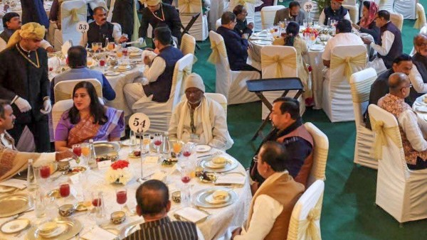 सांसदों’ को ‘क्यों’ सस्ते दर पर ‘फाइव’ स्टार ‘भोजन’ मिल रहा, ‘गरीबों’ को क्यों ‘नहीं’?
