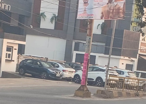 ‘जनाब’ जरा, ‘क्लार्क इन होटल’ की ‘पार्किगं’ को तो ‘देखिए’!