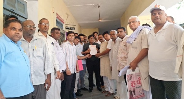 गढ़मुक्तेश्वर नगर पालिका में भ्रष्टाचार के आरोप तेज, एसडीएम को सौंपा ज्ञापन