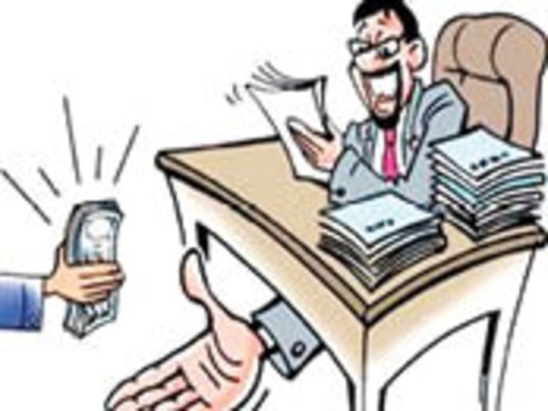 भाई के ऑपरेशन के लिए डॉक्टरों ने मांगी रिश्वत तो बहन ने किया आत्महत्या का प्रयास...