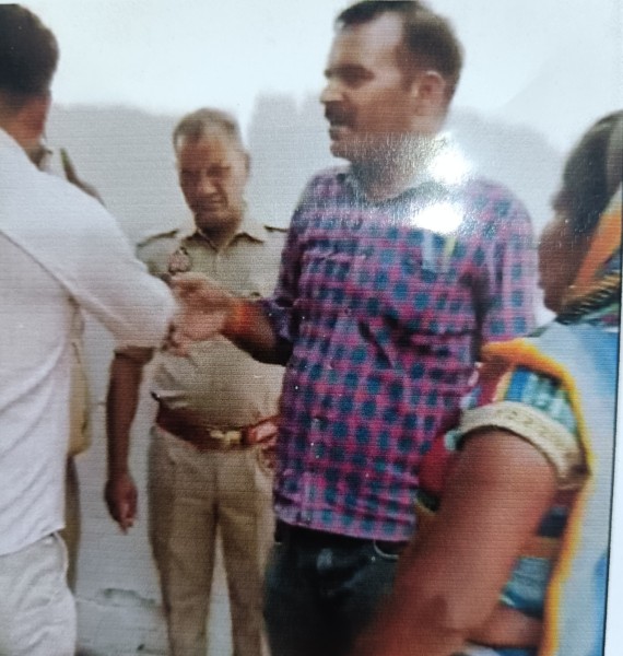 दो’ लाख में ‘लेखपाल’ ने ‘किसान’ को ‘बंधक’ बनाया, मारा-पीटा, ‘जेल’ भेजवाया!