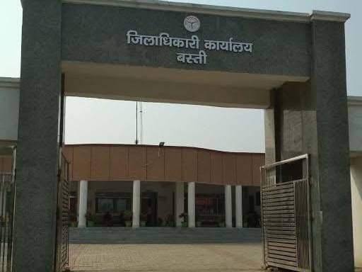 एडीएम’ कार्यालय ‘हुआ’ ‘व्हाइटवाश’