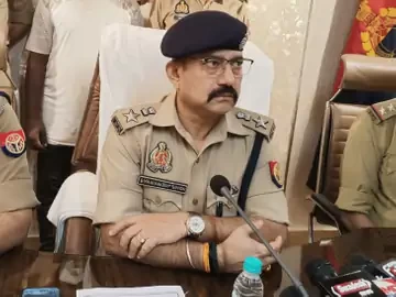 हापुड़ एसपी कुंवर ज्ञानंजय सिंह ने एक दरोगा सस्पेंड और दो दरोगा लाइन हाजिर किया!