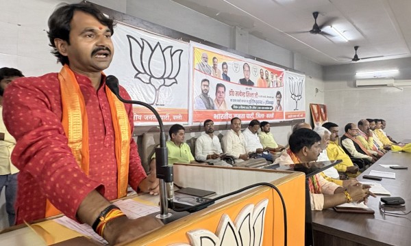 कार्यकर्ता’ जनहित के ‘मुद्दों’ को ‘लेकर’ सदैव सक्रिय ‘रहता’ श्रीमिश्र