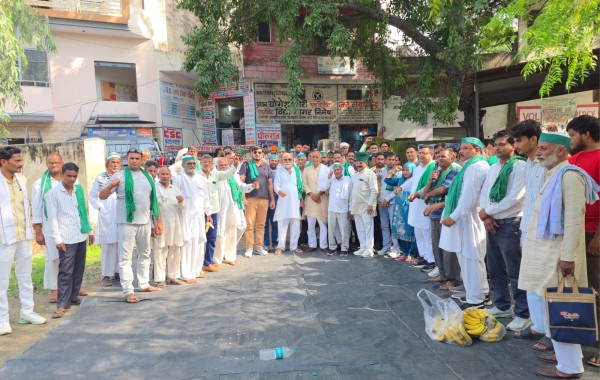 भारतीय किसान यूनियन टिकैत के पद अधिकारियो ने सिम्भावली SDO ऑफिस का घेराव किया!