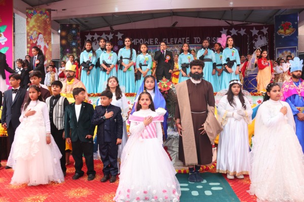 क्रिस्तु ज्योति कान्वेंट सीनियर सेकेंडरी स्कूल क्रिसमस महोत्सव व पुरस्कार वितरण समारोह आयोजित किया।