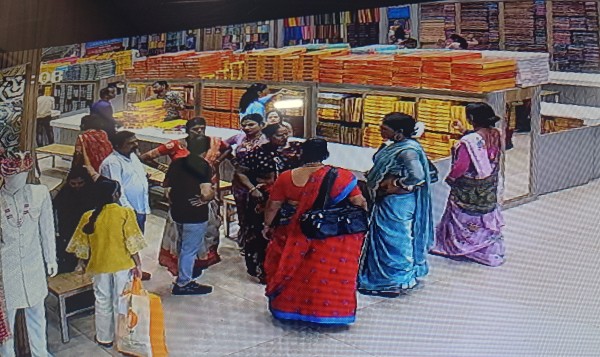 ‘किन्नरों’ की यह ‘त्यौहारी’ नहीं, ‘रंगदारी’!