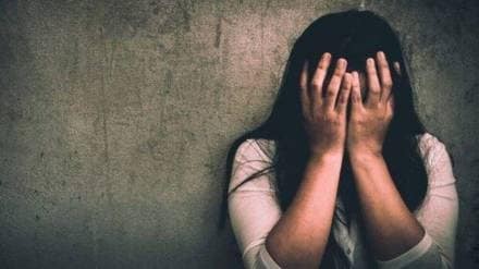 पहले बीएसए, अब हेडमास्टर और प्रधान पर लगा रसोईया की इज्जत लूटने का आरोप