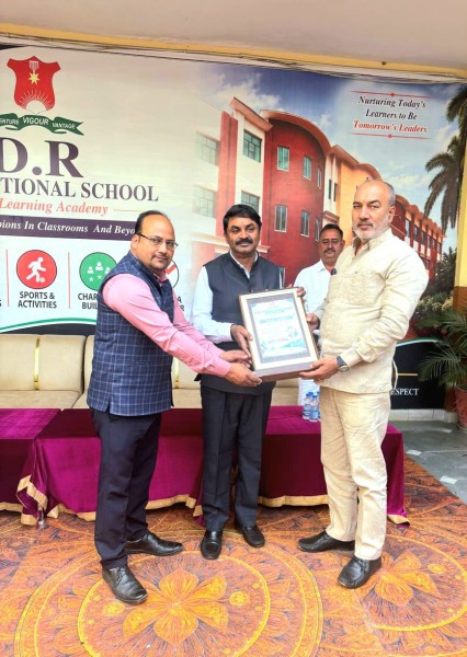 डी.आर. इंटरनेशनल स्कूल की विज्ञान प्रदर्शनी में देखी प्रतिभा देख अभिभूत हुए डॉ. जी. सतीश रेड्डी