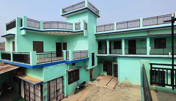 साहब ‘अरबपति’, तो मातहत ‘करोड़पति’