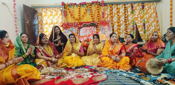 देवी भजनों पर झूमीं चित्रांश क्लब की महिलाएं