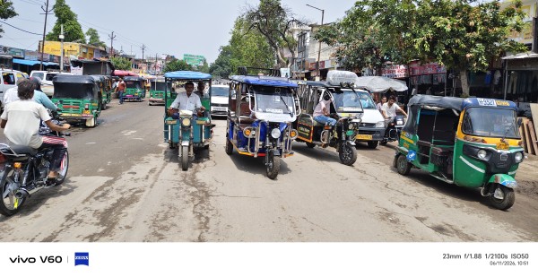 पुलिस की मौजूदगी के बावजूद नहीं सुधरे हालात: गुरुद्वारा-अंबेडकर गेट पर ई-रिक्शा, ऑटो का कब्जा, राहगीर व एंबुलेंस परेशान