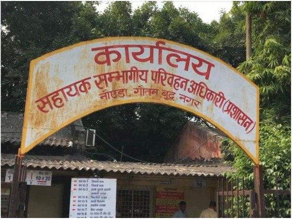 गौतमबुद्धनगर में परिवहन विभाग की सख्त कार्रवाई: अनधिकृत बसों पर शिकंजा, 643 चालान व 403 वाहन निरुद्ध