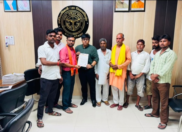 भगवा रक्षा वहिनी ने गंगा आरती समिति बृजघाट पर लगाये आरोप !  गढ़ एसडीएम को सौपा ज्ञापन