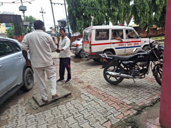 CHC गढ़मुक्तेश्वर में तैनात महिला डॉक्टर ने प्रभारी पर छेड़खानी का आरोप लगाया है।