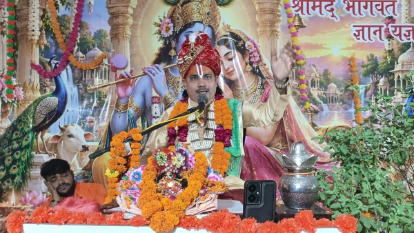 कथा का श्रवण करने से सतमार्ग मिलता है श्री कृष्ण की लीला सुनाई