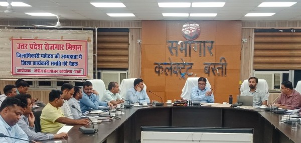 अधिकारी रोजगार संगम पोर्टल पर पंजीयन अनिवार्य रूप से कराएःडीएम