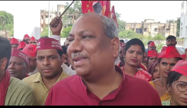 आस्तीन की सांप हैं, सीएम के अधिकारीःकैबिनेट मंत्री