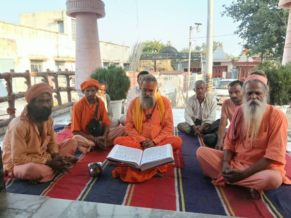 महर्षि बाल्मीकि जयंती पर नक्का कुआं मंदिर में रामचरित्र मानस का पाठ