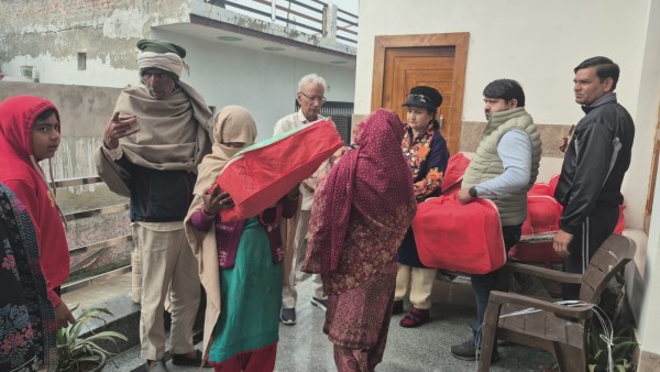 जैसाकि मानव सेवा समिति जरूरतमंद लोगों के लिए हर वक्त समर्पित रहती है!