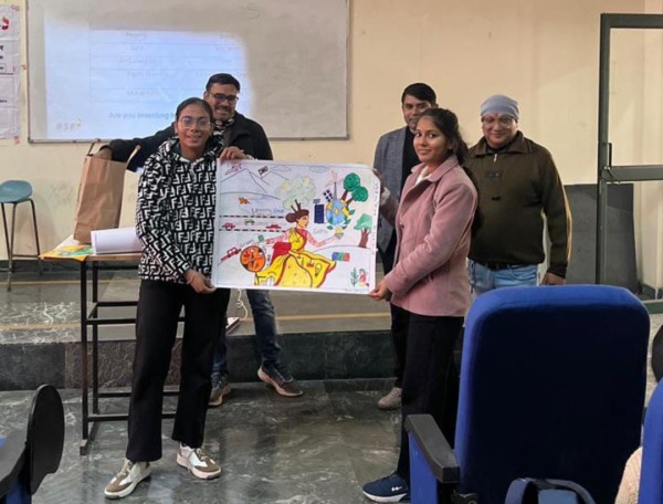 मोनाड विश्वविद्यालय के स्कूल ऑफ मैनेजमेंट एंड बिजनेस स्टडीज में पोस्टर मेकिंग प्रतियोगिता का सफल आयोजन