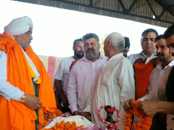 रोडवेज डिपो इंचार्ज का कार्यकाल पूरा होने पर दी विदाई