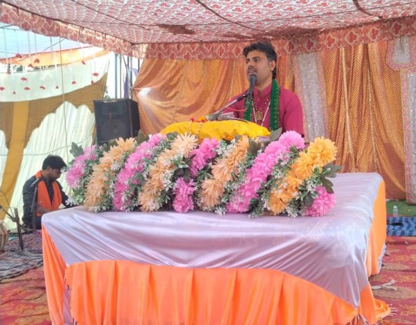 भगवान स्वयं अपनी नजदीकी और स्पर्श का सुख प्रदान करते थेःआचार्य