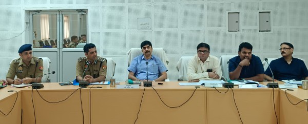 अधिकारी जनपद की रैंक को और बेहतर करेंःकमिष्नर