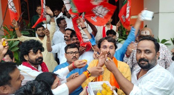 हरीश द्विवेदी’ को मिला ‘जीवन’ का अमूल्य ‘तोहफा’