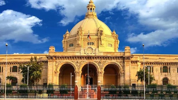 घूमने वालों के लिए एक नए स्थानों में यूपी विधानसभा को भी जोड़ा जा रहा है,