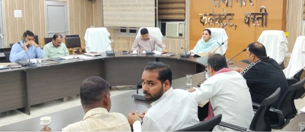 डीएम ने किया मान्यता प्राप्त राजनैतिक दलों के साथ बैठक