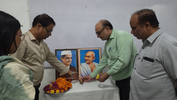 मोनाड विश्वविद्यालय में गांधी जयंती एवं लाल बहादुर शास्त्री जयंती श्रद्धापूर्वक मनाई गई
