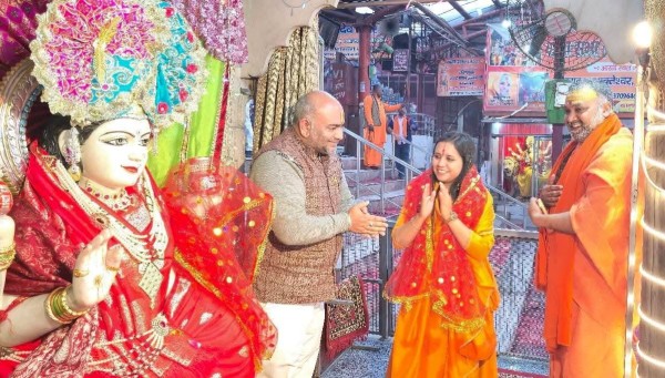 ब्रजघाट गंगा आरती में शामिल हुई साध्वी सरस्वती,हुआ भव्य स्वागत