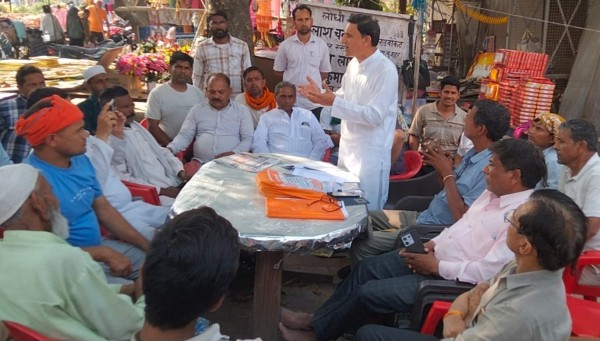 गढ़मुक्तेश्वर नगर पालिका सीमा से टोल प्लाजा हटाए जाने की चल रही  मुहिम को लेकर एक बैठक का आयोजन