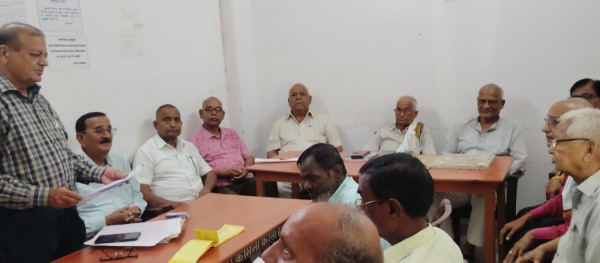 बुढ़ापे’ में सरकार ‘बुजुर्गों’ को ‘साइबर कैफे’ का ‘चक्कर’ लगवा ‘रही’ श्रीउपाध्याय