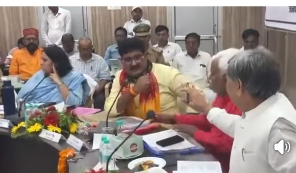 ‘क्यों’ हर बार ‘संजय’ चौधरी’ की ‘डूबती’ नैया का ‘सहारा’ बनते ‘सपाई’?