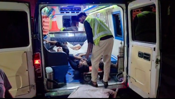गढ़मुक्तेश्वर में डिवाइडर कूदकर स्कॉर्पियो की आर्टिका से टक्कर, 3 की मौत, 10 घायल