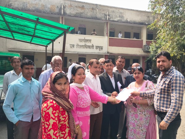 जाति आधारित जनगणना और शिक्षकों की मांगों को लेकर भारत मुक्ति मोर्चा का प्रदर्शन, राष्ट्रपति के नाम सौंपा ज्ञापन