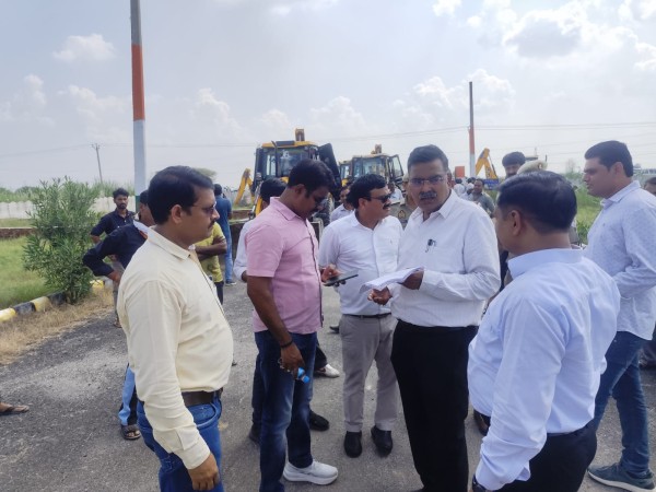 यमुना औद्योगिक विकास प्राधिकरण द्वारा जनपद अलीगढ़ के टप्पल क्षेत्र में अवैध अतिक्रमण के विरुद्ध व्यापक प्रवर्तन अभियान चलाया गया।