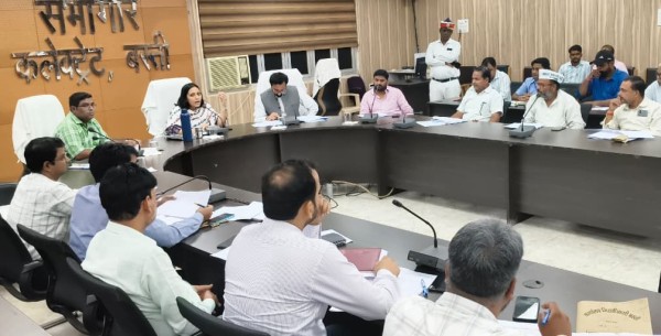 डीएम’ ने सभी ‘राजनैतिक’ दलों के ‘प्रतिनिधियोें’ के साथ की ‘बैठक’