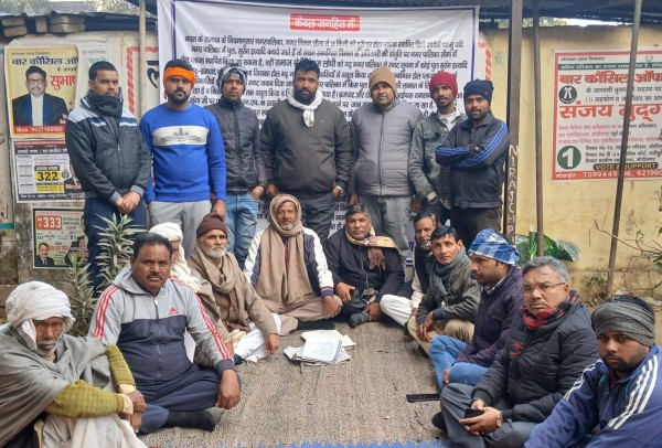 कड़ कड़ाती  ठंड में समाजसेवियों का सातवें दिन भी धरना जारी