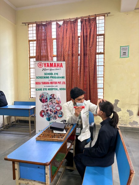 सावित्रीबाई फूले बालिका इंटर काॅलेज में छात्राओं के लिए नेत्र जांच शिविर का आयोजन