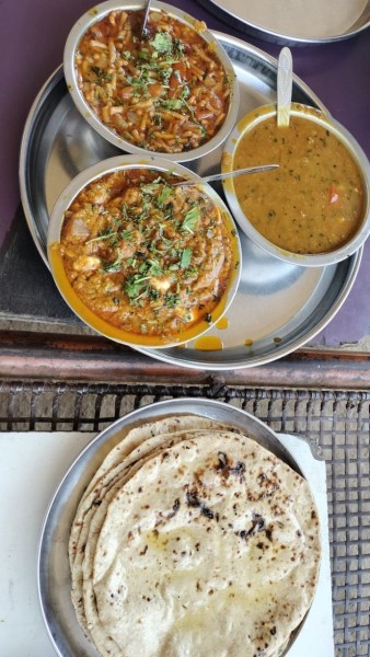 हरि’ ओम ‘ढ़ाबा’ में ‘खाना’ भी ‘खाया’, ‘पैसा’ भी नहीं ‘दिया’, धुनाई भी ‘किया’!