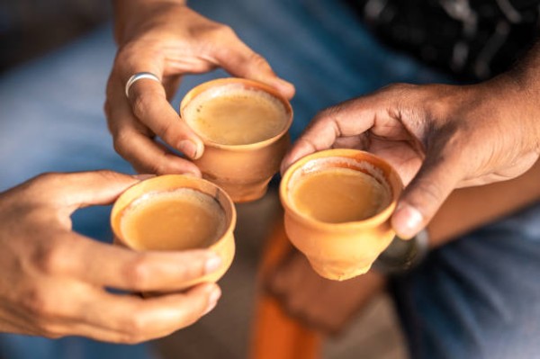 बाबू ‘चाहे’ तो ‘साहबों’ को ‘चाय’ भी ‘नशीब’ न ‘हो’