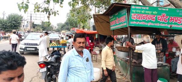 गढ़मुक्तेश्वर में अतिक्रमण का मकड़जाल, राहगीर परेशान