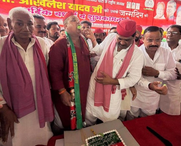 हैप्पी’ बर्ड ‘डे’ अखिलेश ‘यादव’