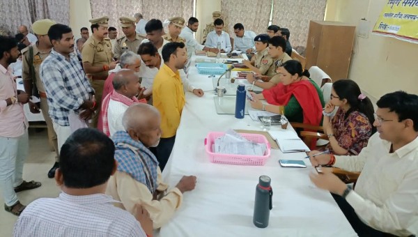 शिकायतकर्ता’ को ‘निस्तारण’ की ‘जानकारी’ दी ‘जाए’    डीएम