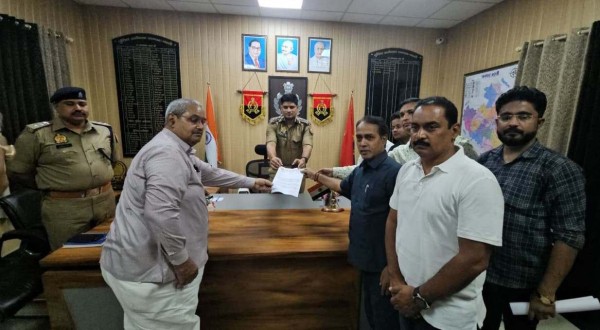 ‘पत्रकारों’ की मांग ‘महेश शुक्ल’ पर ‘दर्ज’ हो ‘केस’