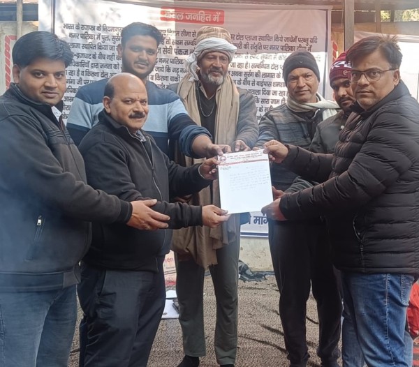 नगर पालिका सीमा से टोल प्लाजा हटाने को लेकर 23वें दिन भी गढ़ तहसील प्रांगण में  अनिश्चितता कालीन धरना जारी