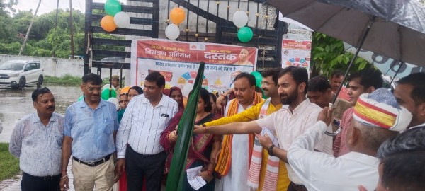 सीडीओ ने जागरूकता रैली को हरी झण्डी दिखाकर किया रवाना